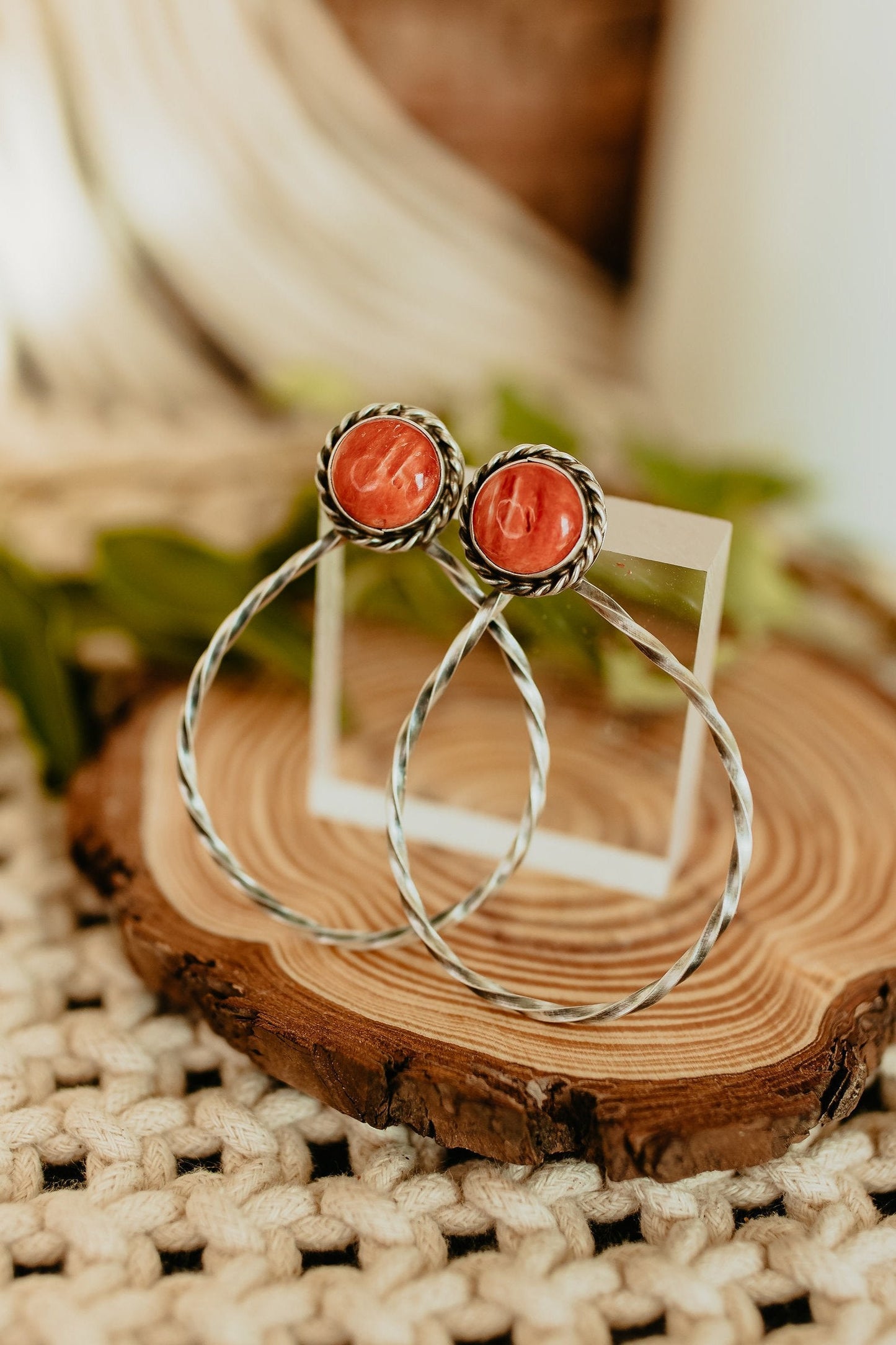 Betta Lee Spiny Oyster Oval Hoops