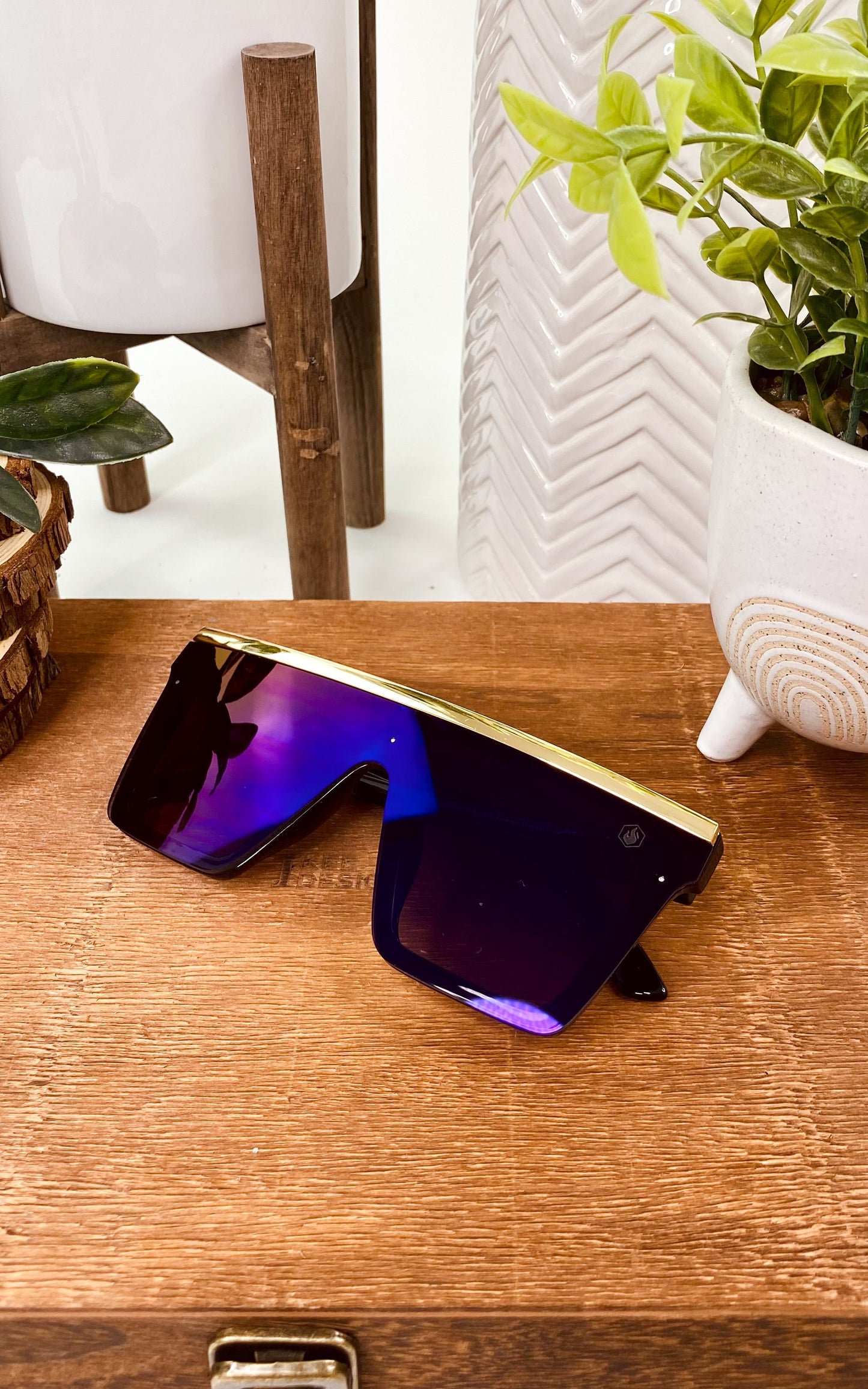 American Bonfire Nashville Sunglasses in Neon Blue